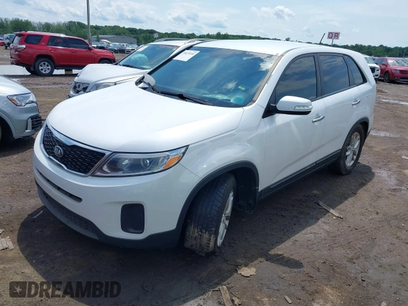 2014 Kia Sorento LX with VIN 5XYKT3A69EG539397, listed as a IAAI auction lot 39879930 with 1 mi miles. Bid and sale history available at carsss.com. Image 2.