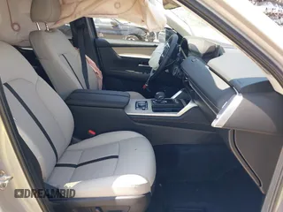 2025 Mazda CX-90 Premium Sport z VIN JM3KKCHA7S1225053, wystawiony jako IAAI lot #42011437 z przebiegiem 259 mil mil oraz . Historia ofert i sprzedaży dostępna na DreamBid. Obrazek 5.