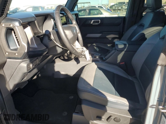 2022 Ford Bronco z VIN 1FMDE5DH6NLB13372, wystawiony jako Copart lot #80020714 z przebiegiem 19 783 mil mil oraz Szkoda całkowita • Salvage title. Historia ofert i sprzedaży dostępna na DreamBid. Obrazek 7.