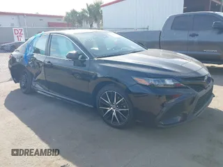 2022 Toyota Camry SE with VIN 4T1T11AK4NU639042, listed as a IAAI auction lot 41064319 with 33,078 mi miles. Bid and sale history available at carsss.com. Image 1.