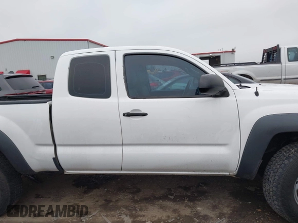 2013 Toyota Tacoma PreRunner with VIN 5TFTU4GN5DX040386, listed as a IAAI auction lot 41592956 with 217,885 mi miles. Bid and sale history available at carsss.com. Image 14.