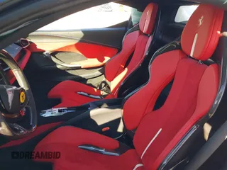 2024 Ferrari 296 GTB z VIN ZFF99SLA6R0303425, wystawiony jako IAAI lot #39193585 z przebiegiem Nie podano mil oraz . Historia ofert i sprzedaży dostępna na DreamBid. Obrazek 18.