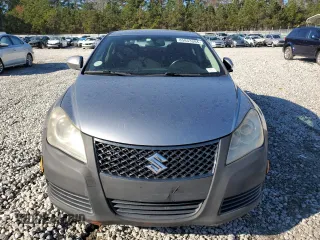 2011 Suzuki Kizashi SE z VIN JS2RE9A30B6110204, wystawiony jako Copart lot #85853384 z przebiegiem 168 962 mil mil oraz Szkoda całkowita • Salvage title. Historia ofert i sprzedaży dostępna na DreamBid. Obrazek 5.