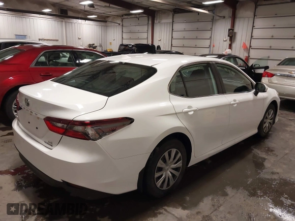 2022 Toyota Camry Hybrid LE with VIN 4T1C31AK4NU589284, listed as a IAAI auction lot 41570420 with 47,565 mi miles. Bid and sale history available at carsss.com. Image 4.