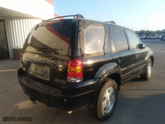 2007 Ford Escape Limited with VIN 1FMCU04147KA92387, listed as a IAAI auction lot 37323827 with 221,468 mi miles. Bid and sale history available at carsss.com. Image 4.