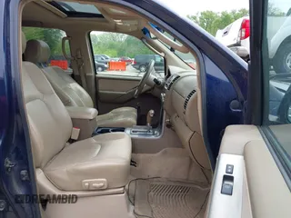2007 Nissan Pathfinder SE z VIN 5N1AR18W17C630980, wystawiony jako IAAI lot #42110146 z przebiegiem 180 858 mil mil oraz . Historia ofert i sprzedaży dostępna na DreamBid. Obrazek 5.