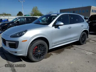 2016 Porsche Cayenne GTS z VIN WP1AD2A25GLA78110, wystawiony jako Copart lot #55126705 z przebiegiem 118 855 mil mil oraz Szkody całkowita. Historia ofert i sprzedaży dostępna na DreamBid. Obrazek 1.