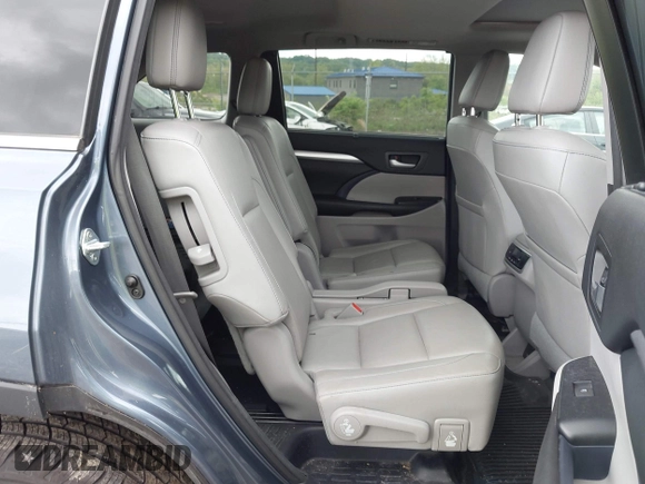 2017 Toyota Highlander XLE with VIN 5TDJZRFH8HS391841, listed as a IAAI auction lot 42170249 with 93,362 mi miles and . Bid and sale history available at DreamBid. Image 8.