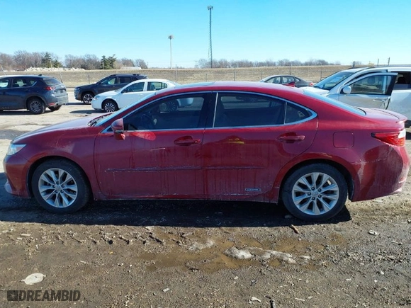 2014 Lexus ES 300h Hybrid with VIN JTHBW1GG6E2049309, listed as a IAAI auction lot 41446065 with 110,476 mi miles. Bid and sale history available at carsss.com. Image 14.
