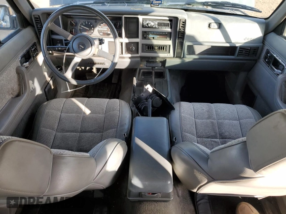 1992 Jeep Cherokee with VIN 1J4FJ58S7NL136135, listed as a Copart auction lot 86016134 with 160,259 mi miles and Clean title. Bid and sale history available at DreamBid. Image 8.