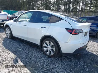 2021 Tesla Model Y Standard Range with VIN 5YJYGDED9MF110697, listed as a IAAI auction lot 41707730 with Not Provided miles and . Bid and sale history available at carsss.com. Image 3.