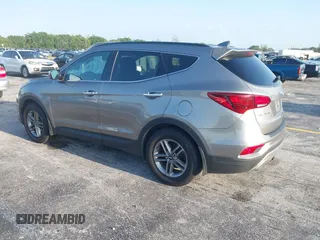 2017 Hyundai Santa Fe 2.4L z VIN 5XYZU3LB0HG420910, wystawiony jako IAAI lot #42017552 z przebiegiem 184 666 mil mil oraz . Historia ofert i sprzedaży dostępna na DreamBid. Obrazek 3.