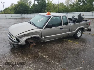 2001 Chevrolet S-10 LS with VIN 1GCDT19W018222725, listed as a Copart auction lot 71814634 with 152,934 mi miles and Salvage Title. Bid and sale history available at DreamBid. Image 1.