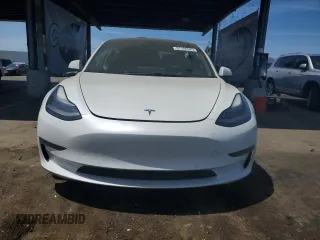 2021 Tesla Model 3 Standard Range Plus z VIN 5YJ3E1EA7MF078241, wystawiony jako Copart lot #57100525 z przebiegiem 56 700 mil mil oraz Szkoda całkowita • Salvage title. Historia ofert i sprzedaży dostępna na DreamBid. Obrazek 5.