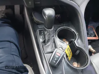 2018 Toyota Camry LE z VIN 4T1B11HK7JU111555, wystawiony jako IAAI lot #42421362 z przebiegiem 102 404 mil mil oraz . Historia ofert i sprzedaży dostępna na DreamBid. Obrazek 11.