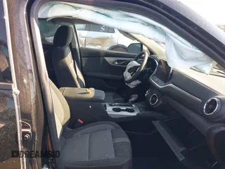 2024 Chevrolet Blazer LT z VIN 3GNKBCR42RS121720, wystawiony jako IAAI lot #42464797 z przebiegiem 34 651 mil mil oraz . Historia ofert i sprzedaży dostępna na DreamBid. Obrazek 5.