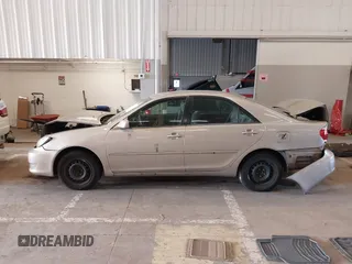 2006 Toyota Camry STD z VIN 4T1BE32K66U659112, wystawiony jako IAAI lot #42083932 z przebiegiem 217 645 mil mil oraz . Historia ofert i sprzedaży dostępna na DreamBid. Obrazek 14.