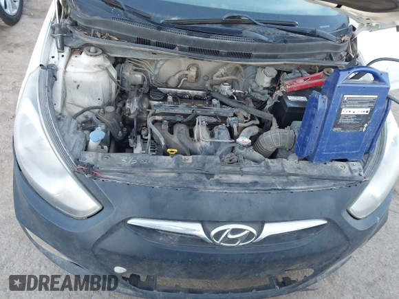 2013 Hyundai Accent SE z VIN KMHCU5AE8DU090226, wystawiony jako IAAI lot #41652307 z przebiegiem 235 459 mil mil oraz . Historia ofert i sprzedaży dostępna na DreamBid. Obrazek 10.