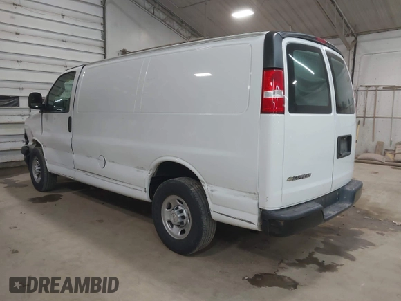 2018 Chevrolet Express Cargo Van with VIN 1GCWGAFP2J1336051, listed as a IAAI auction lot 41832327 with 189,464 mi miles. Bid and sale history available at carsss.com. Image 3.
