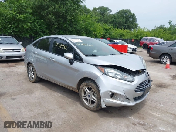2018 Ford Fiesta SE z VIN 3FADP4BJ6JM106855, wystawiony jako IAAI lot #42491262 z przebiegiem 166 397 mil mil oraz . Historia ofert i sprzedaży dostępna na DreamBid. Obrazek 1.