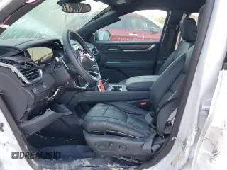 2024 GMC Acadia FWD Elevation z VIN 1GKENKKS4RJ151971, wystawiony jako Copart lot #74977614 z przebiegiem 2296 mil mil oraz Szkoda całkowita • Salvage title. Historia ofert i sprzedaży dostępna na DreamBid. Obrazek 7.