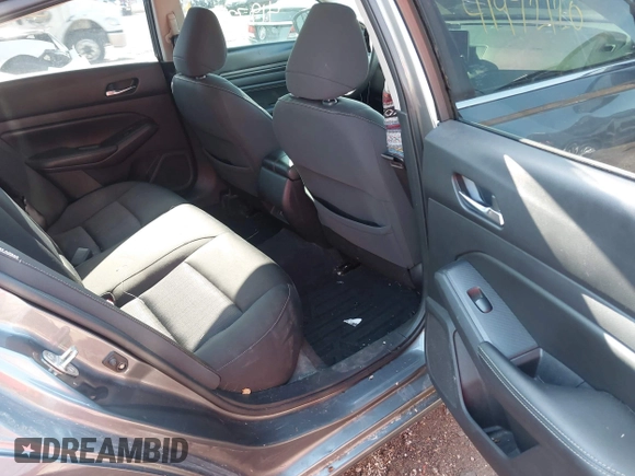 2019 Nissan Altima S z VIN 1N4BL4BV4KC187993, wystawiony jako IAAI lot #41972120 z przebiegiem 107 227 mil mil oraz . Historia ofert i sprzedaży dostępna na DreamBid. Obrazek 8.