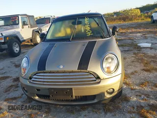 2007 MINI Hardtop with VIN WMWMF33587TU60750, listed as a IAAI auction lot 40640995 with Not Provided miles and . Bid and sale history available at DreamBid. Image 12.