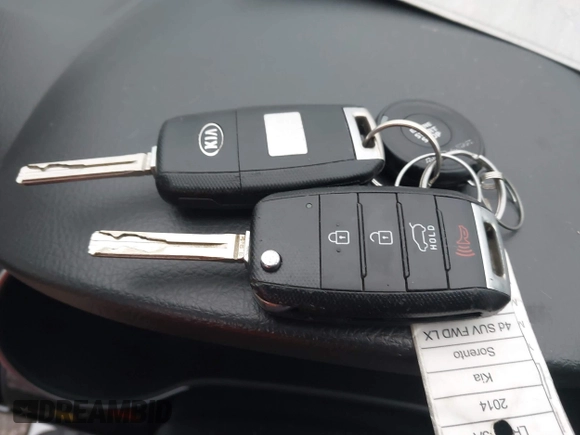 2014 Kia Sorento LX with VIN 5XYKT4A63EG432500, listed as a IAAI auction lot 41943050 with 161,612 mi miles. Bid and sale history available at carsss.com. Image 11.