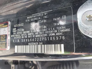 2023 Kia K5 GT-Line z VIN 5XXG64J22PG186976, wystawiony jako IAAI lot #42241886 z przebiegiem 39 502 mil mil oraz . Historia ofert i sprzedaży dostępna na DreamBid. Obrazek 9.