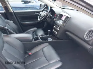 2013 Nissan Maxima SV z VIN 1N4AA5AP5DC819199, wystawiony jako IAAI lot #41519631 z przebiegiem 122 934 mil mil oraz . Historia ofert i sprzedaży dostępna na DreamBid. Obrazek 5.