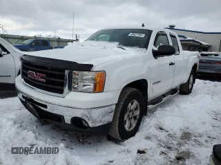2010 GMC Sierra 1500 SLE z VIN 1GTSKVE36AZ149335, wystawiony jako Copart lot #86621964 z przebiegiem 83 381 mil mil oraz Czysty tytuł • Clean title. Historia ofert i sprzedaży dostępna na DreamBid. Obrazek 1.