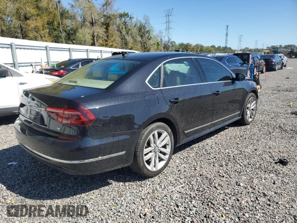 2017 Volkswagen Passat SEL Premium z VIN 1VWCT7A32HC077806, wystawiony jako Copart lot #47272815 z przebiegiem 127 040 mil mil oraz Szkoda całkowita • Salvage title. Historia ofert i sprzedaży dostępna na DreamBid. Obrazek 3.