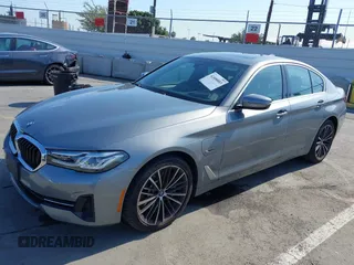 2023 BMW 5 Series 530e z VIN WBA13AG00PCM10164, wystawiony jako IAAI lot #42406603 z przebiegiem 26 770 mil mil oraz . Historia ofert i sprzedaży dostępna na DreamBid. Obrazek 18.