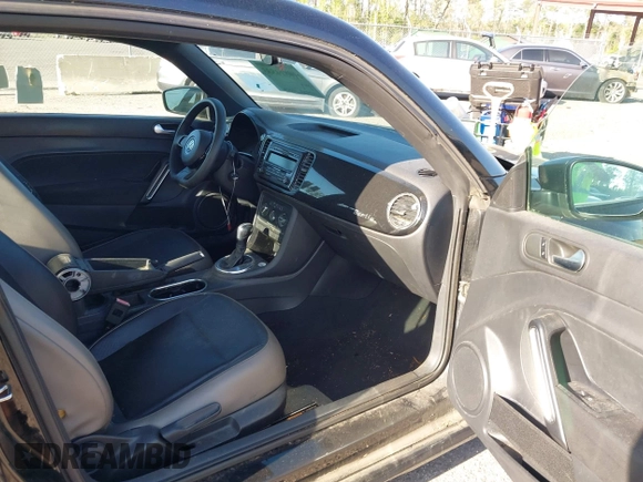 2015 Volkswagen Beetle Fleet Edition с VIN 3VWF17AT5FM640751, выставлен на аукционе IAAI как лот 41952659 с пробегом 172 089 миль миль и . История ставок и продаж доступна на DreamBid. Изображение 5.