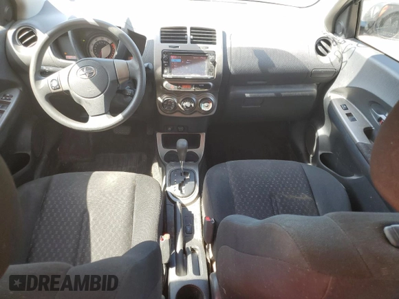 2013 Scion xD z VIN JTKKUPB42D1038232, wystawiony jako Copart lot #57165235 z przebiegiem 163 654 mil mil oraz Nie do naprawy • Non repairable. Historia ofert i sprzedaży dostępna na DreamBid. Obrazek 8.