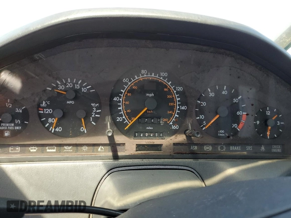 1992 Mercedes-Benz 500 z VIN WDBFA66E9NF050217, wystawiony jako Copart lot #58065965 z przebiegiem 143 456 mil mil oraz Tytuł czysty. Historia ofert i sprzedaży dostępna na DreamBid. Obrazek 9.
