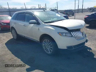 2013 Lincoln MKX with VIN 2LMDJ8JK2DBL19143, listed as a IAAI auction lot 41824677 with 172,336 mi miles. Bid and sale history available at carsss.com. Image 1.