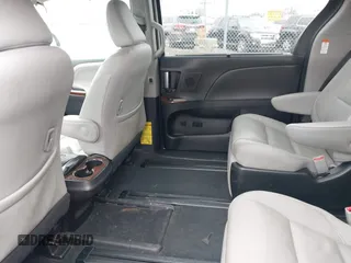 2015 Toyota Sienna XLE с VIN 5TDYK3DC1FS527196, выставлен на аукционе IAAI как лот 41850596 с пробегом Не указан миль и . История ставок и продаж доступна на DreamBid. Изображение 8.