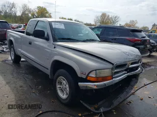 1998 Dodge Dakota SLT with VIN 1B7GL22Y5WS736756, listed as a IAAI auction lot 40687209 with 141,560 mi miles. Bid and sale history available at carsss.com. Image 1.