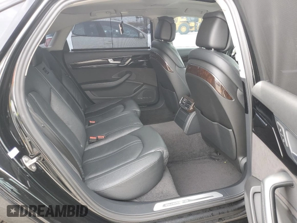 2018 Audi A8 z VIN WAU44AFD9JN000151, wystawiony jako Copart lot #44697923 z przebiegiem 91 402 mil mil oraz . Historia ofert i sprzedaży dostępna na DreamBid. Obrazek 10.