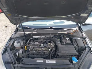 2017 Volkswagen Golf S z VIN 3VWH17AU8HM531138, wystawiony jako IAAI lot #41924960 z przebiegiem 85 921 mil mil oraz . Historia ofert i sprzedaży dostępna na DreamBid. Obrazek 10.