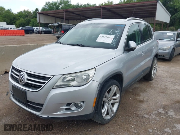2011 Volkswagen Tiguan SEL с VIN WVGBV7AX9BW558990, выставлен на аукционе IAAI как лот 42657661 с пробегом Не указан миль и . История ставок и продаж доступна на DreamBid. Изображение 6.