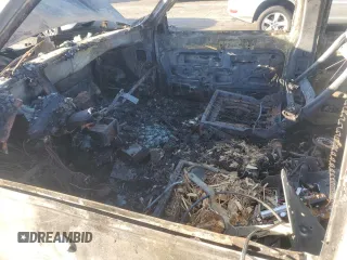 1994 GMC Suburban z VIN 1GKEC16K3RJ769051, wystawiony jako Copart lot #74576864 z przebiegiem Nie podano mil oraz Nie do naprawy • Non repairable. Historia ofert i sprzedaży dostępna na DreamBid. Obrazek 7.