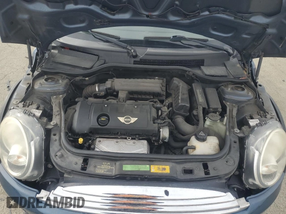 2010 MINI Convertible with VIN WMWMR3C52ATU98506, listed as a Copart auction lot 47706195 with 92,804 mi miles and Clean Title. Bid and sale history available at DreamBid. Image 11.