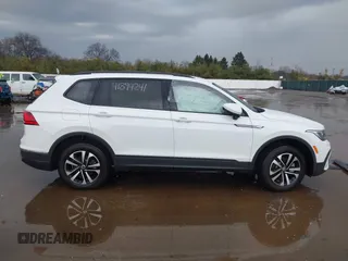 2024 Volkswagen Tiguan S z VIN 3VVFB7AX2RM092023, wystawiony jako IAAI lot #41894241 z przebiegiem 10 395 mil mil oraz . Historia ofert i sprzedaży dostępna na DreamBid. Obrazek 14.