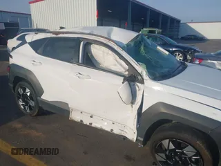 2024 Hyundai Kona SEL z VIN KM8HB3AB1RU050275, wystawiony jako IAAI lot #41888895 z przebiegiem 30 309 mil mil oraz . Historia ofert i sprzedaży dostępna na DreamBid. Obrazek 6.