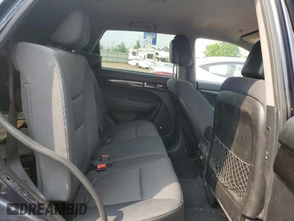 2013 Kia Sorento LX z VIN 5XYKTCA6XDG329602, wystawiony jako Copart lot #60485825 z przebiegiem 170 926 mil mil oraz Czysty tytuł • Clean title. Historia ofert i sprzedaży dostępna na DreamBid. Obrazek 11.