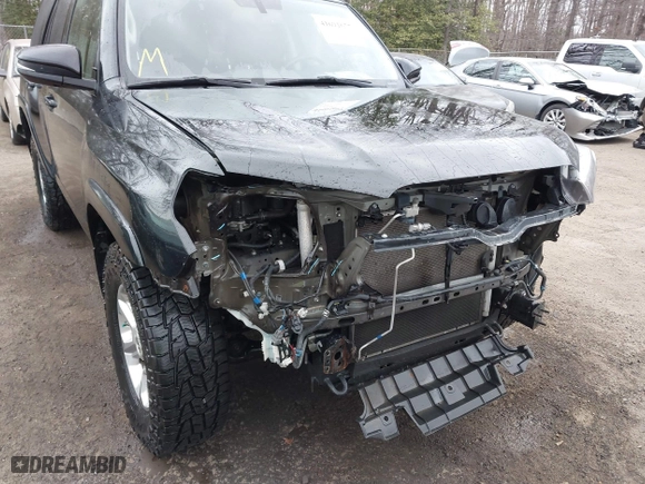 2019 Toyota 4Runner SR5 with VIN JTEBU5JR8K5700020, listed as a IAAI auction lot 41691677 with 70,562 mi miles. Bid and sale history available at carsss.com. Image 6.