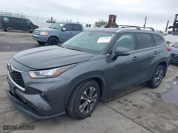 2020 Toyota Highlander XLE with VIN 5TDHZRAH5LS004127, listed as a IAAI auction lot 41763819 with 53,228 mi miles. Bid and sale history available at carsss.com. Image 2.