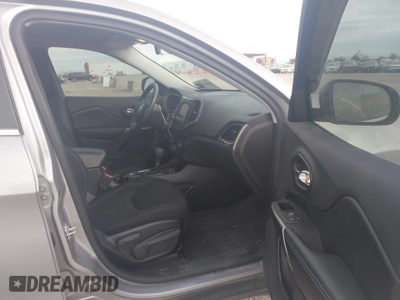 2019 Jeep Cherokee Latitude with VIN 1C4PJLCB8KD366438, listed as a IAAI auction lot 41851154 with 47,637 mi miles. Bid and sale history available at carsss.com. Image 5.